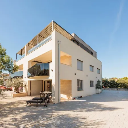Crowonder Summer Dream New Near The Beach Apartment Vir