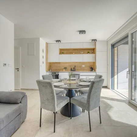 Crowonder Summer Dream New Near The Beach Apartment *