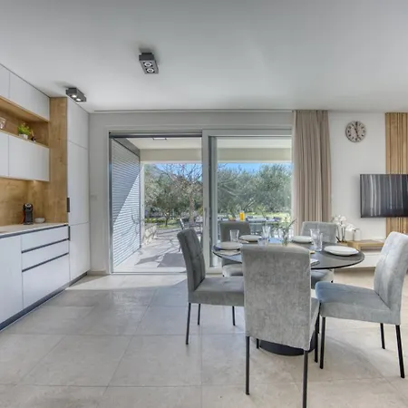 Crowonder Summer Dream New Near The Beach Apartment Vir